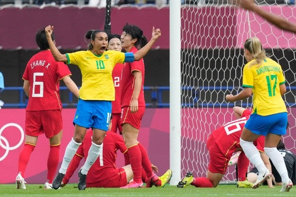 Marta celebra anotación en contra de China en Tokio 2020