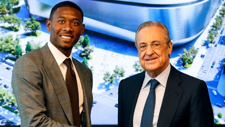 David Alaba y Florentino Pérez durante la presentación