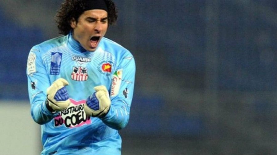 Guillermo Ochoa en su paso por el Ajaccio