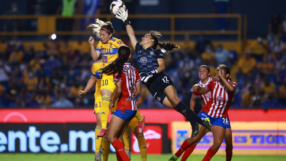 Chivas frente a Tigres en la Final del Clausura 2021 de la Liga MX Femenil