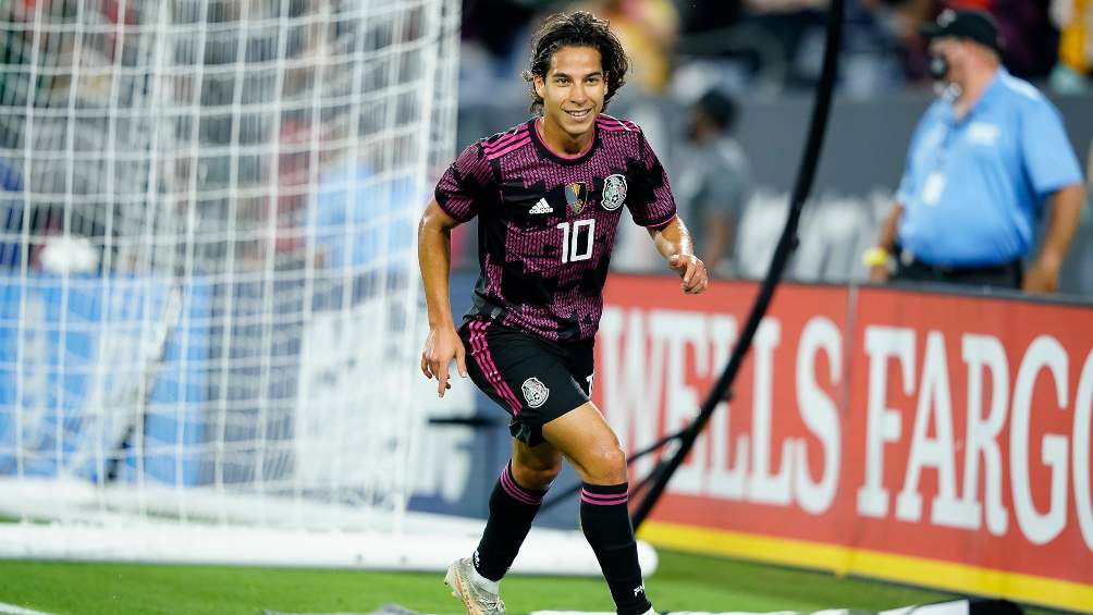 Diego Lainez en partido