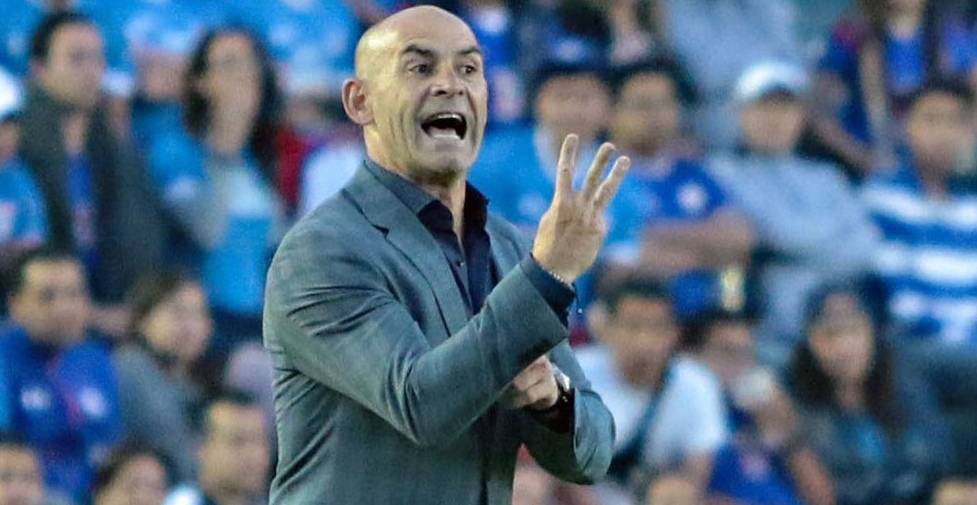 Paco Jémez dirigiendo un partido del Cruz Azul 