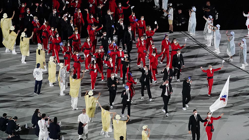 Parte del desfile de los atletas en la ceremonia inaugural