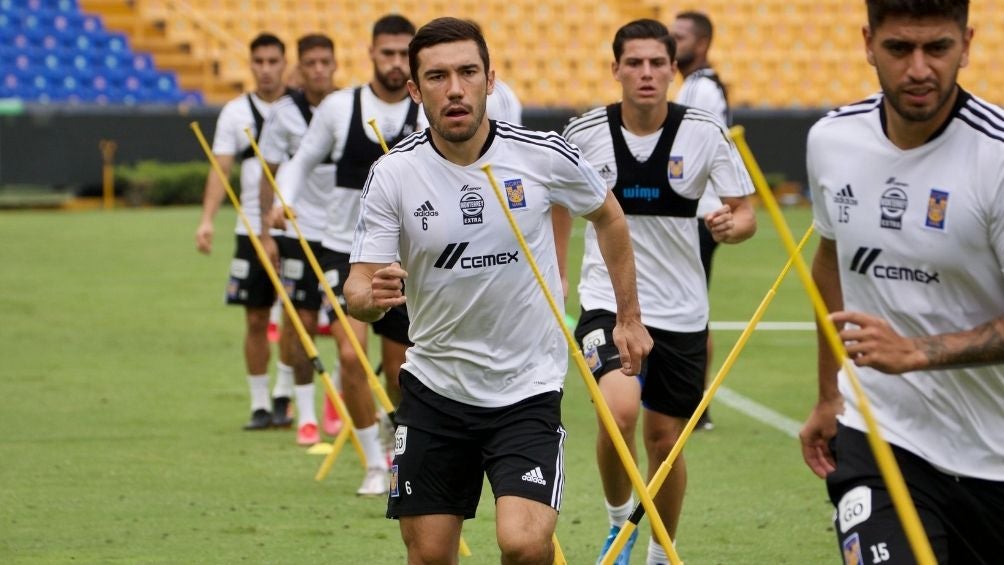 Vigón en un entrenamiento con Tigres