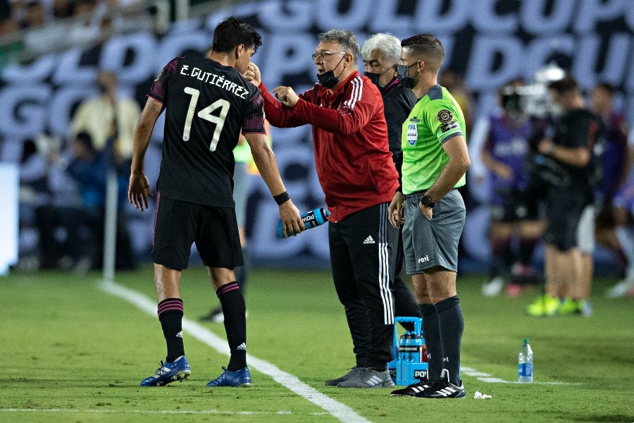 Gerardo Martino durante un partido con México