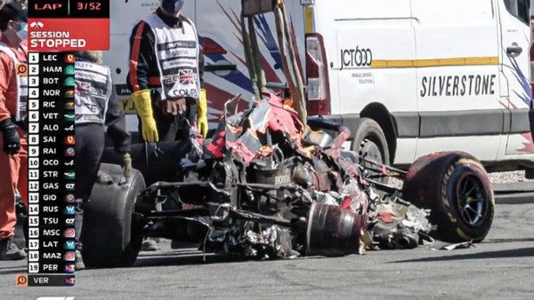 Coche de Max Verstappen tras el accidente con Lewis Hamilton