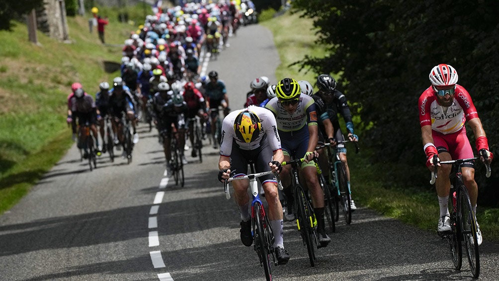 Simon Geschke y otros ciclistas durante una prueba