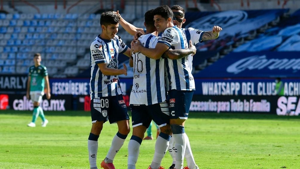 Pachuca festeja uno de sus goles