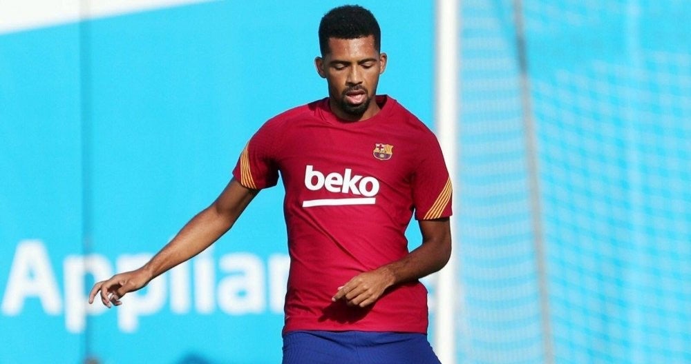 Matheus Fernandes durante un entrenamiento con el Barcelona