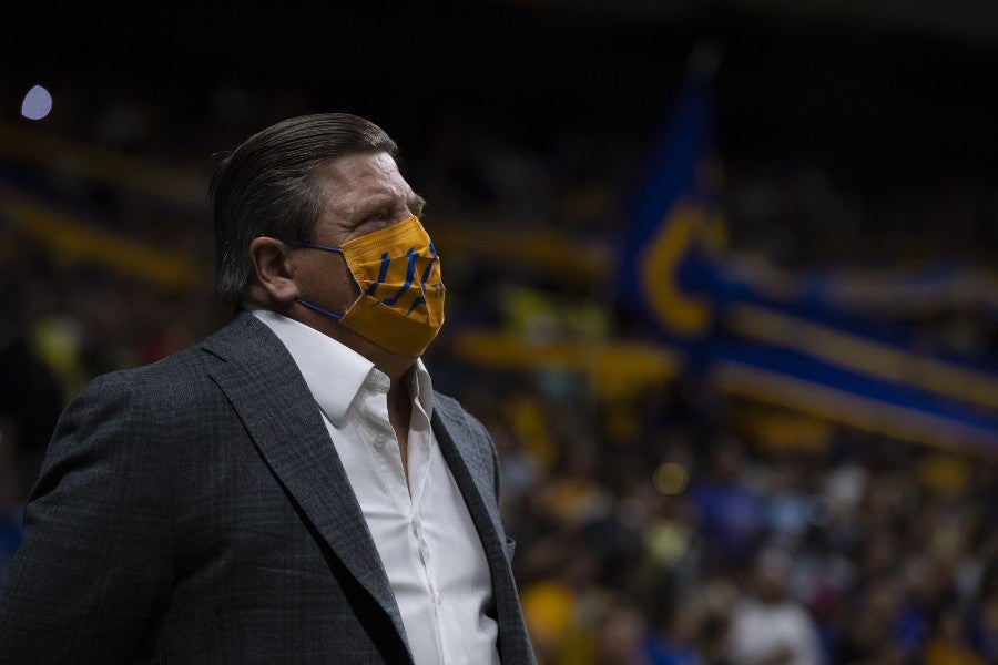 Miguel Herrera durante un partido con Tigres