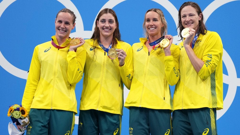 Bronte Campbell, Meg Harris, Emma McKeon y Cate Campbell en festejo