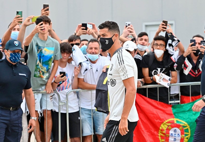 Cristiano Ronaldo ovacionado al llegar a las instalaciones de la Juventus