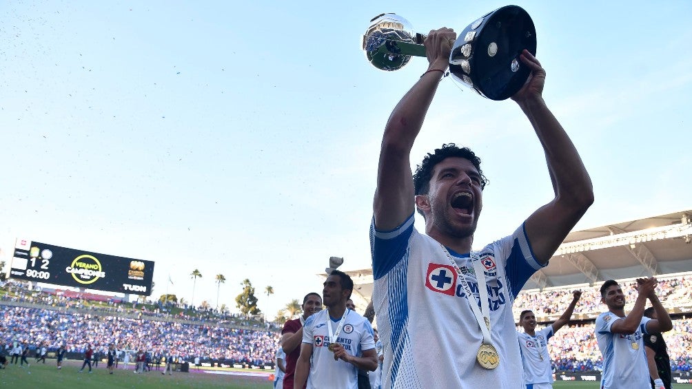 Nacho Rivero con el título de Campeón de Campeones