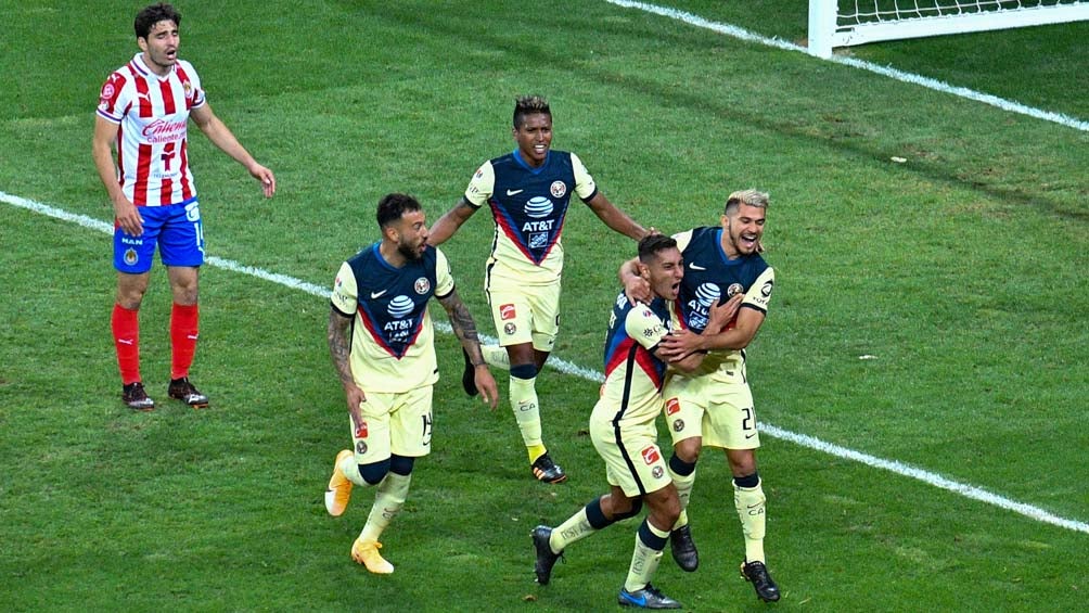 América celebra gol en Clásico Nacional