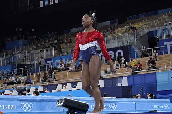 La gimnasta estadounidense previo a una de sus rutinas 