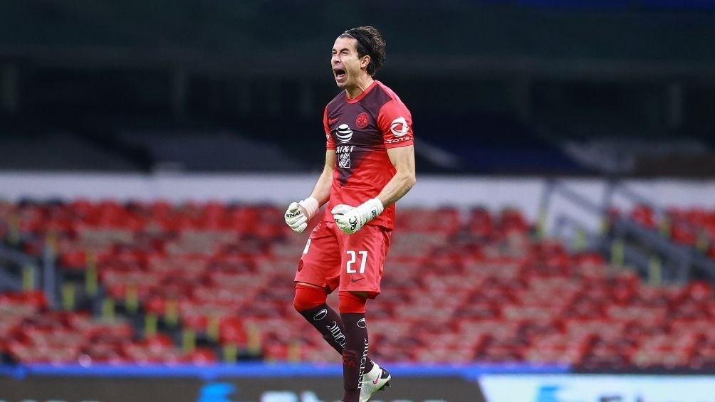 Óscar Jiménez en partido con América