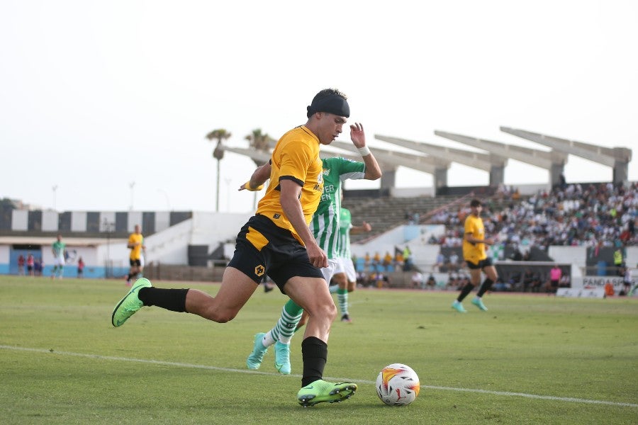 Raúl Jiménez durante un partido con Wolves