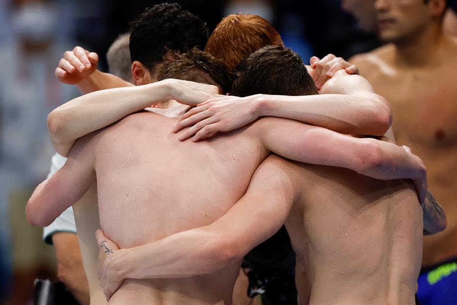 Gran Bretaña se colgó el oro en el 4x200