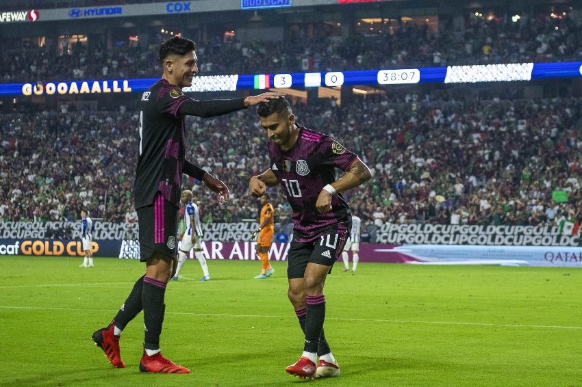 Orbelín Pineda celebrando un gol a favor