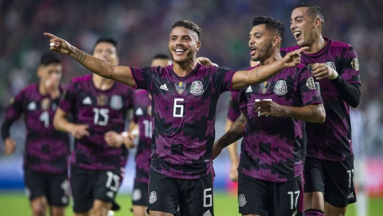 Futbolistas mexicanos festejando un gol a favor ante Honduras 