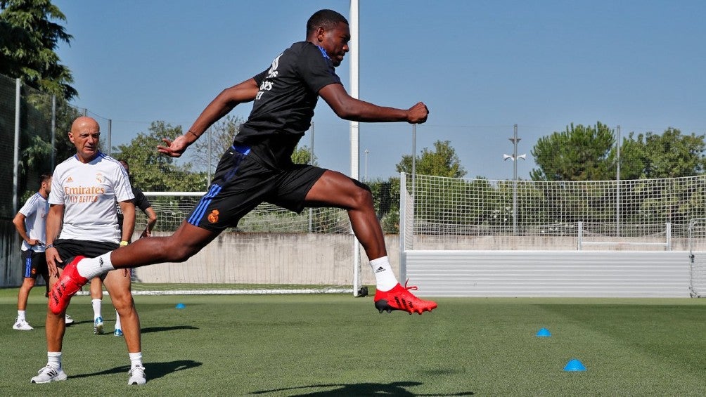 David Alaba dio positivo por Covid-19