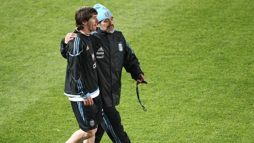 Messi y Maradona en un entrenamiento