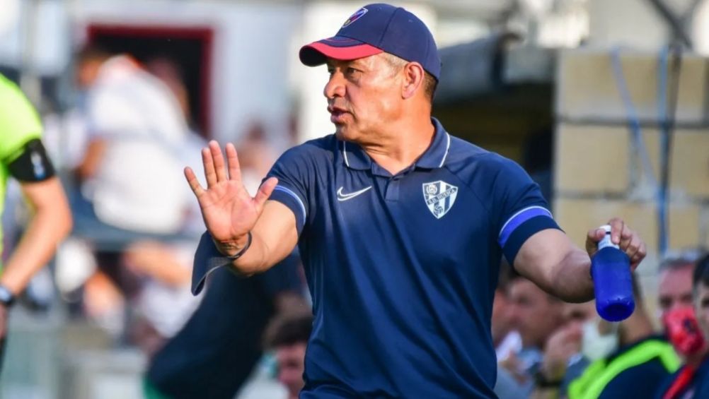 Ignacio Ambriz en un partido de preparación del Huesca