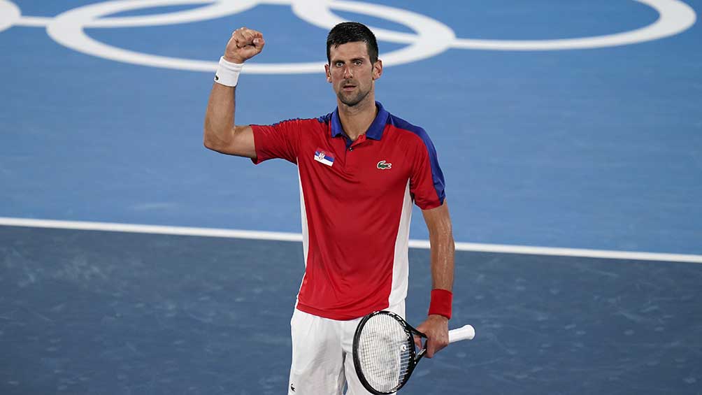 Novak Djokovic festeja la victoria sobre Nishikori