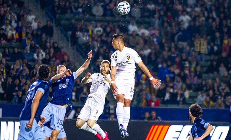 Hernández en partido de MLS