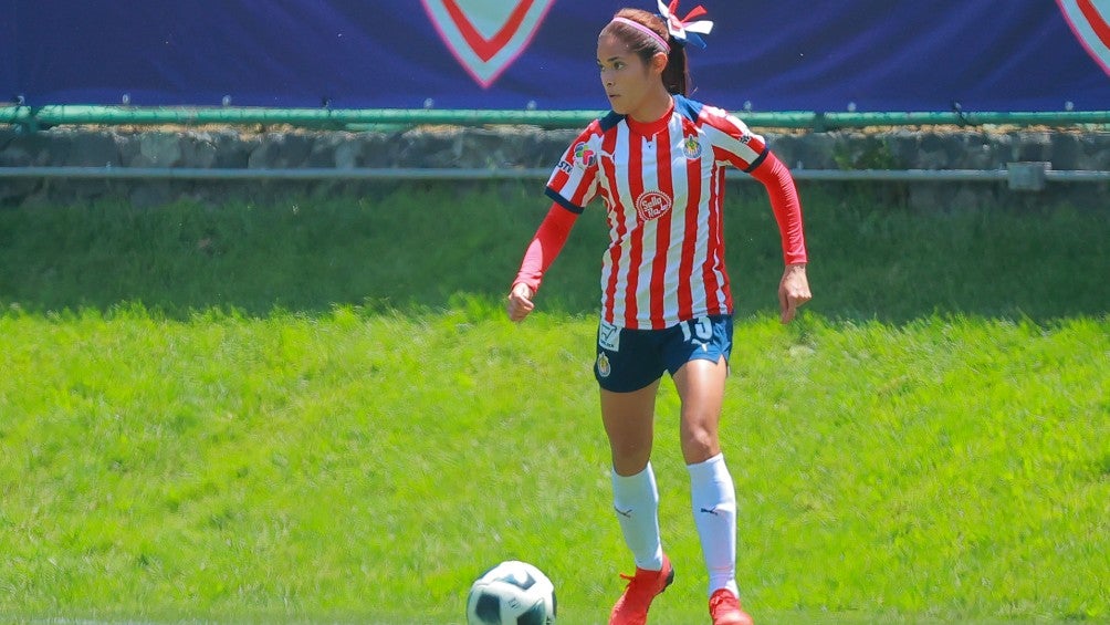 Joseline Montoya en acción con Chivas 