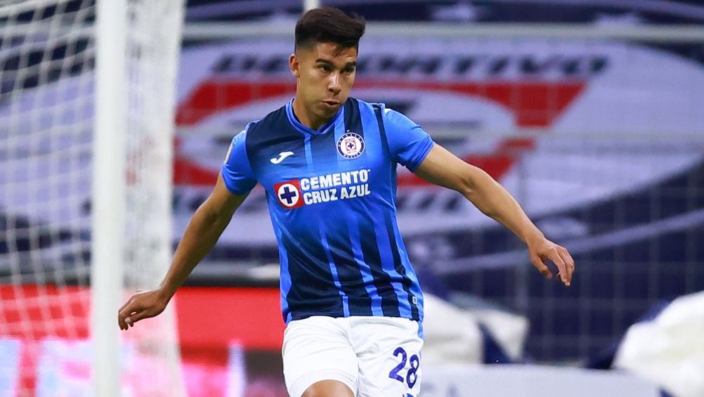 Pol Fernández en el partido entre Cruz Azul y Mazatlán FC