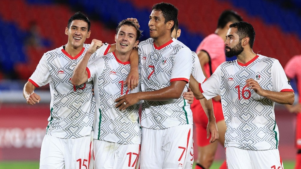 Jugadores del Tri Olímpico celebran un gol vs Corea