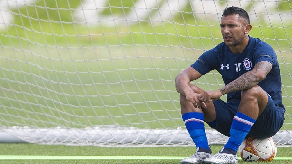 Cruz Azul: Walter Montoya anota gol y celebra como CR7