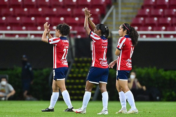 Jugadoras de Chivas al final del partido 