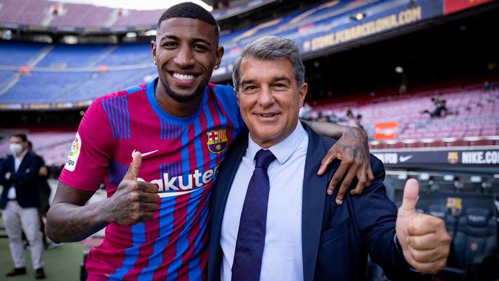 Emerson fue presentado por Joan Laporta en el Camp Nou