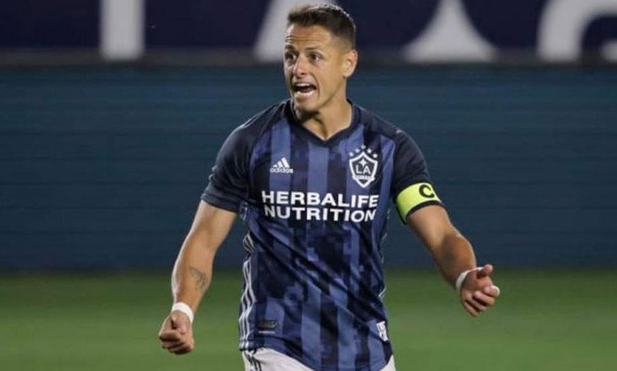 Chicharito en juego con Galaxy