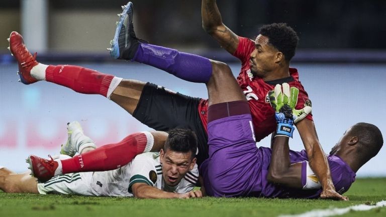 Lozano sufrió un fuerte choque vs Trinidad y Tobago