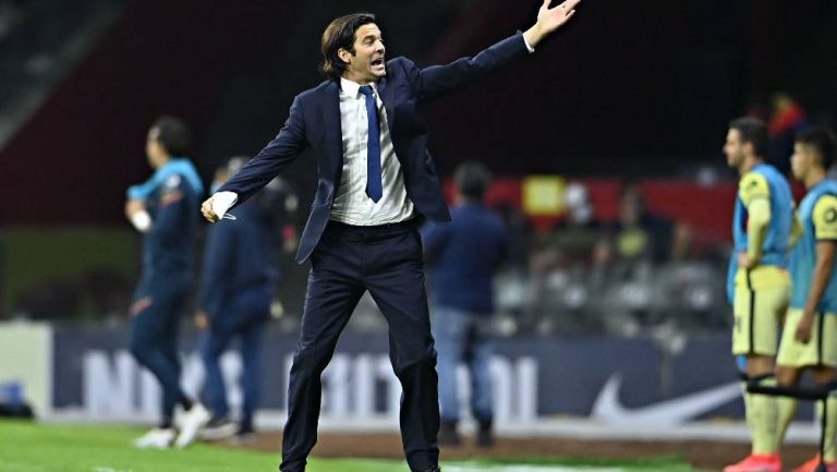 Santiago Solari durante un partido con el América