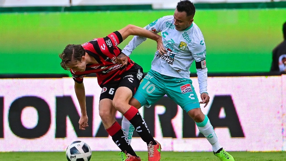 Luis 'Chapito' Montes en acción frente a Xolos durante el Apertura 2021 en la Liga Mx