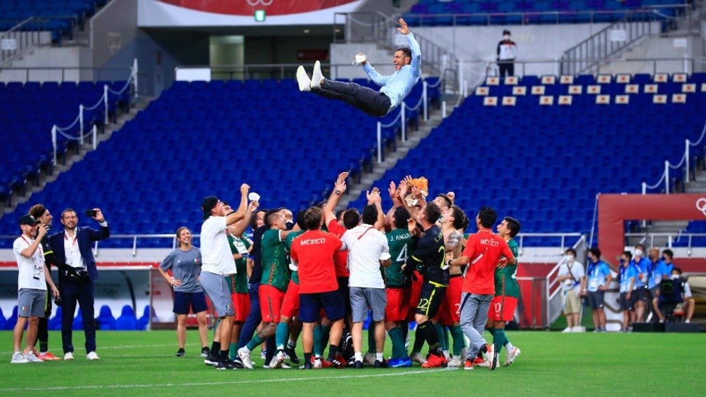 Video: Selección Mexicana de futbol cantó 'Cielito Lindo' en Villa Olímpica