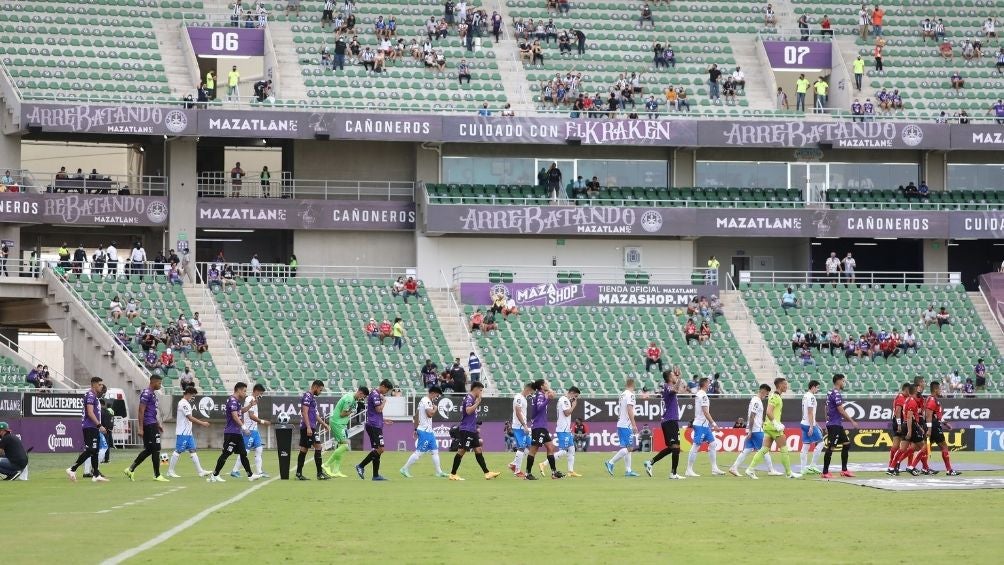 Mazatlán vs Rayados se detuvo por grito homofóbico