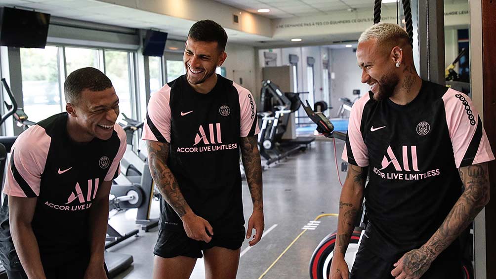 Neymar junto a Kylian Mbappe y Leandro Paredes