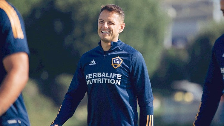 Chicharito en un entrenamiento con el LA Galaxy