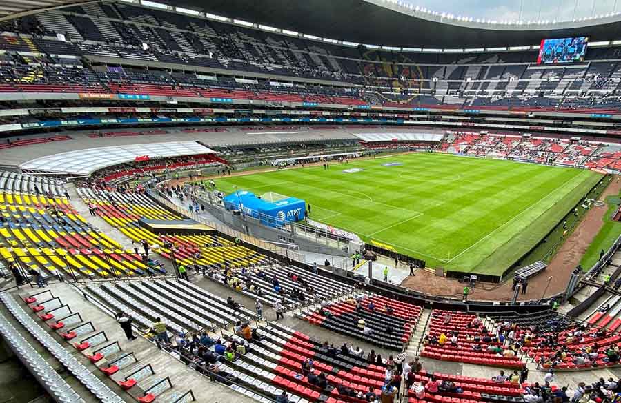 La zona que normalmente ocupan las porras del América lució vacía ante La Franja