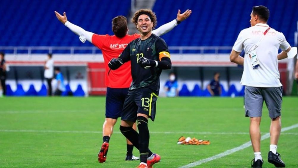 Guillermo Ochoa en festejo con el Tricolor