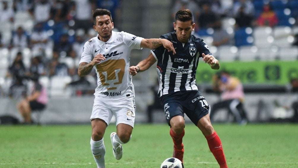 Cristian Battocchio en un partido con Pumas