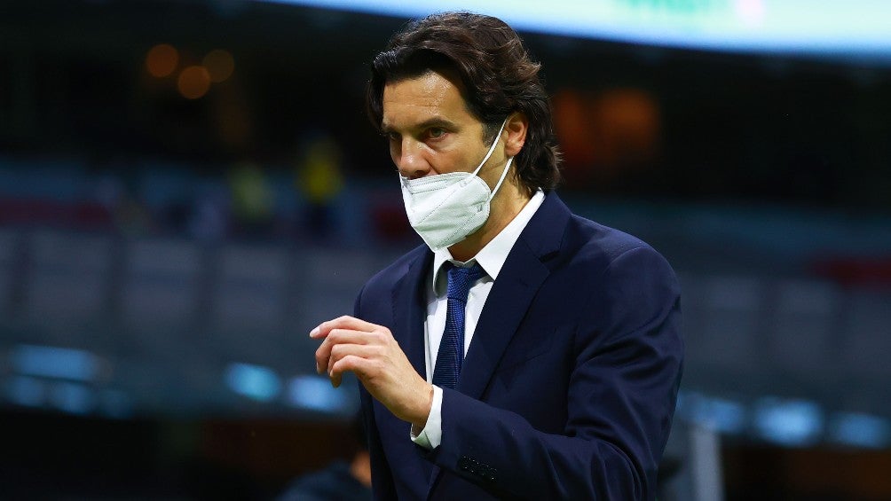 Santiago Solari durante un partido con América