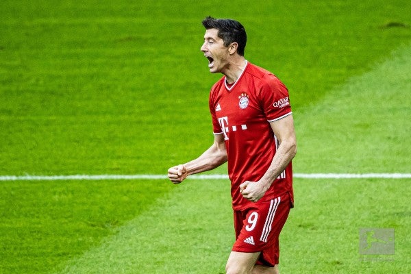 Robert Lewandowski reacciona durante partido del Bayern Munich