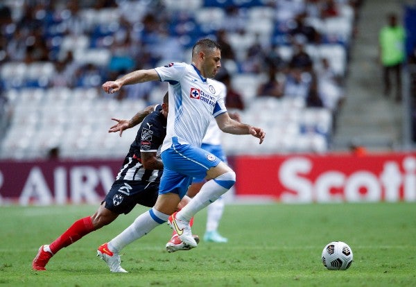 Pablo Aguilar en acción frente a Monterrey