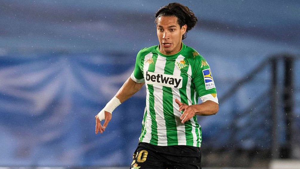 El mexicano en un partido del Betis